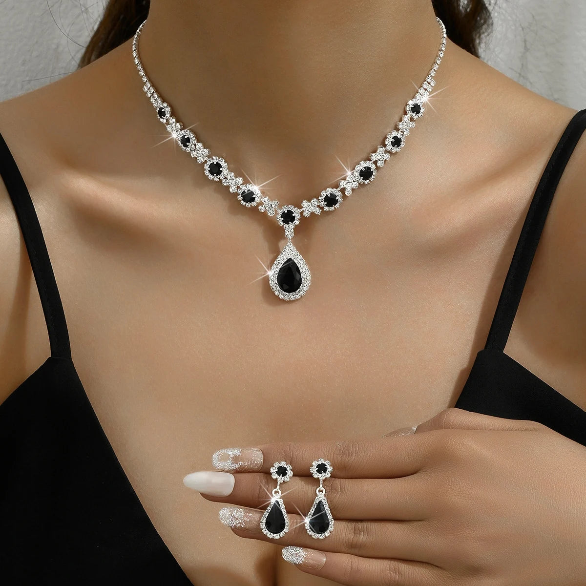Parure Cristal Femme – Collier & Boucles d'Oreilles Goutte | Soirée & Mariage